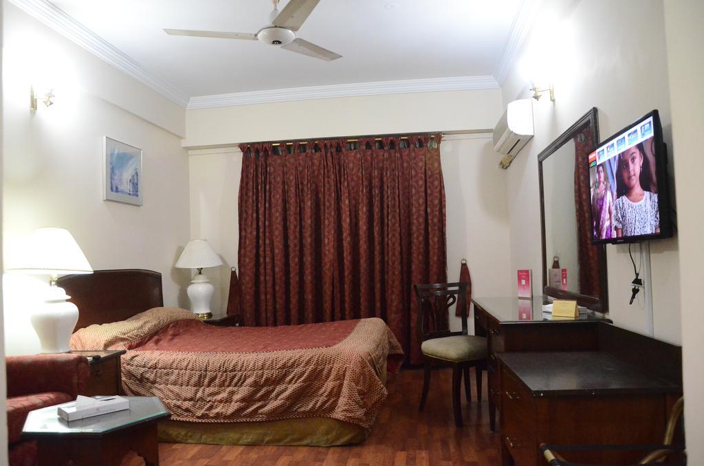 Carlton Tower Hotel Lahore Exterior foto