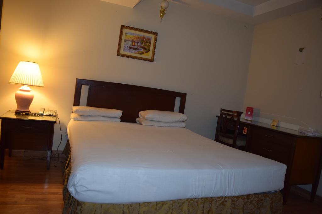 Carlton Tower Hotel Lahore Quarto foto