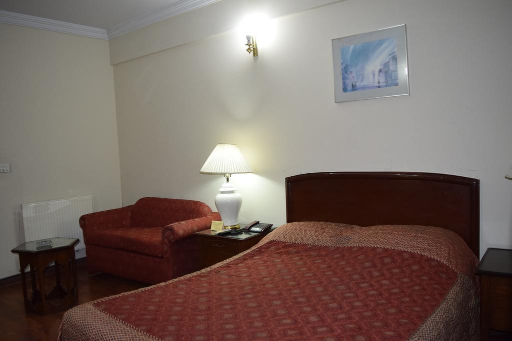 Carlton Tower Hotel Lahore Quarto foto
